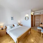Luka 2 3* Hvar Town